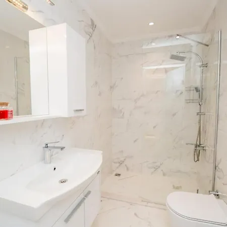 Vila With Sea Views Islamlar (Mediterranean)